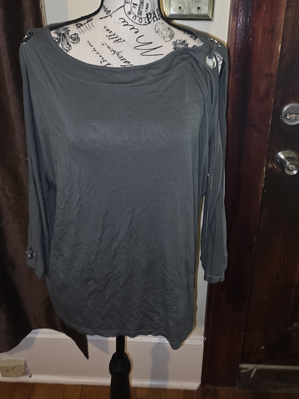 Cable & Gauge Olive-Grey Grommet Long Sleeve Top Large
